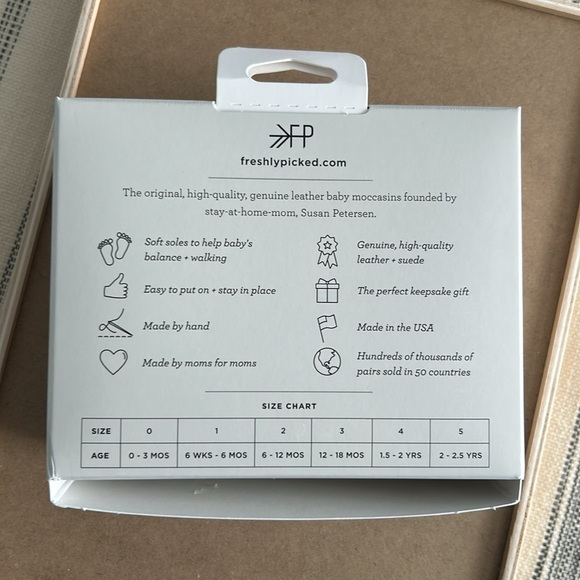 New in Box! Freshly Picked Platinum Mary Jane size 1 - Picture 6 of 6